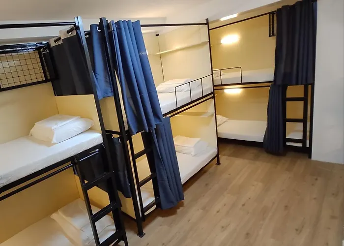 Hostel Nomad's Hub - Value Co-living