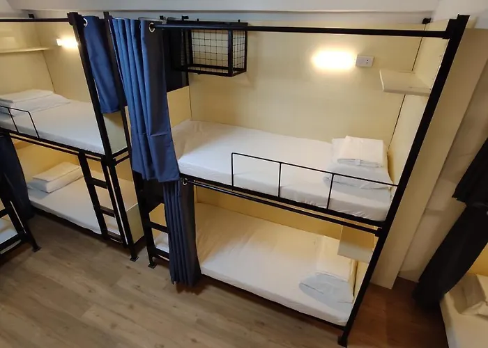 Nomad's Hub - Value Co-living Hostel *