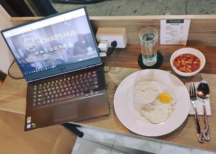 Nomad's Hub - Value Co-living Hostel *