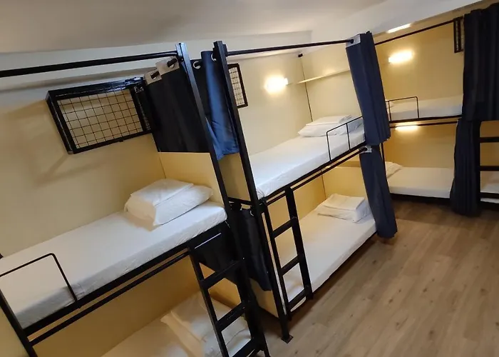 Nomad's Hub - Value Co-living Hostel *