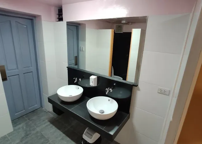 Hostel Nomad's Hub - Value Co-living Cebu