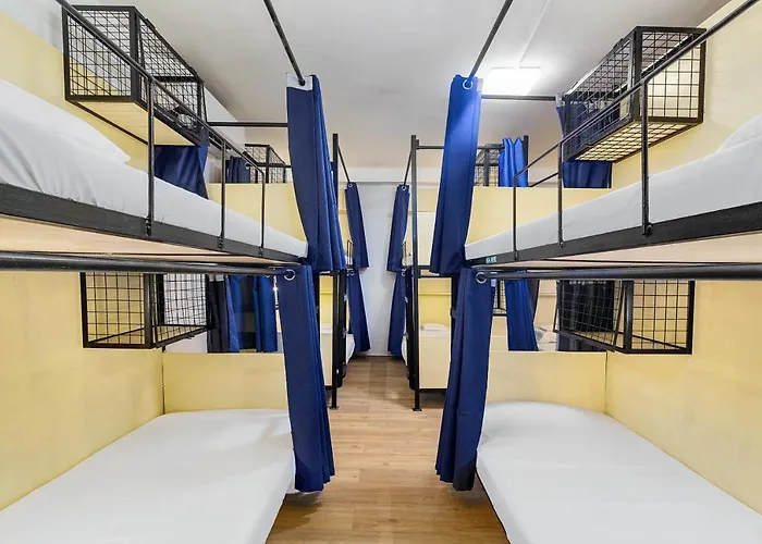 Hostel Nomad's Hub - Value Co-living *