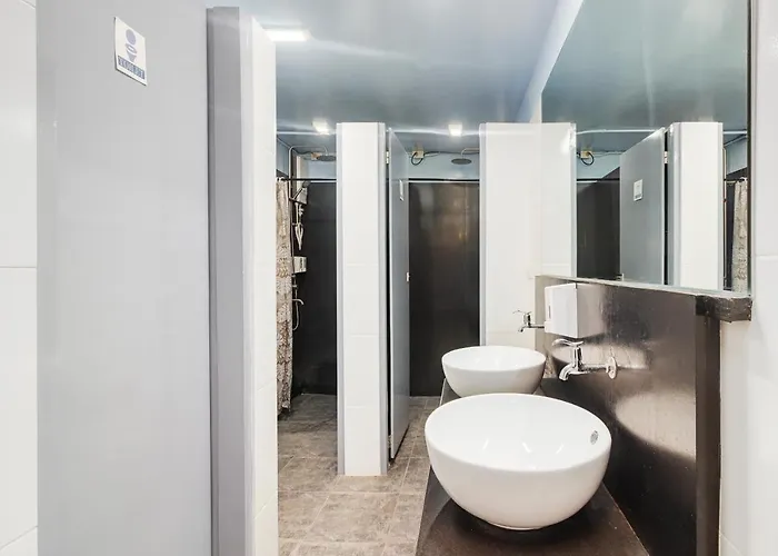 Hostel Nomad's Hub - Value Co-living *