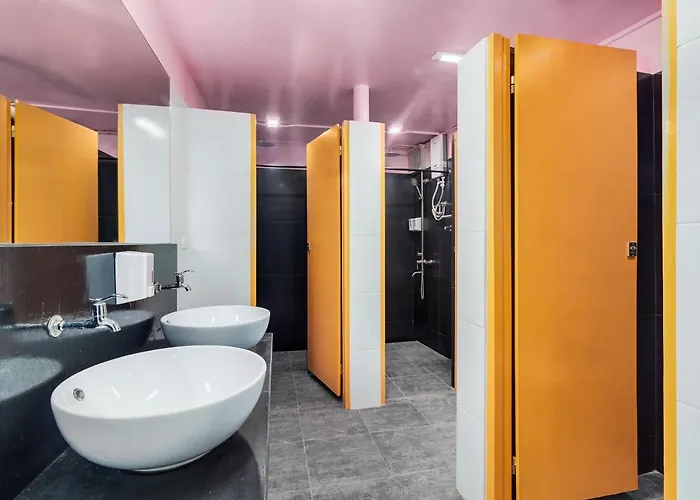 Nomad's Hub - Value Co-living Hostel *
