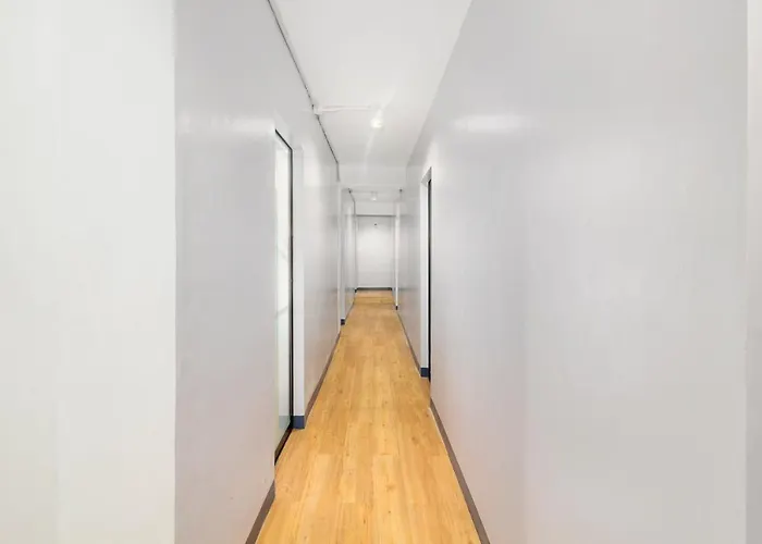Hostel Nomad's Hub - Value Co-living *