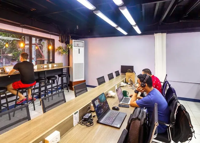 Hostel Nomad's Hub - Value Co-living *