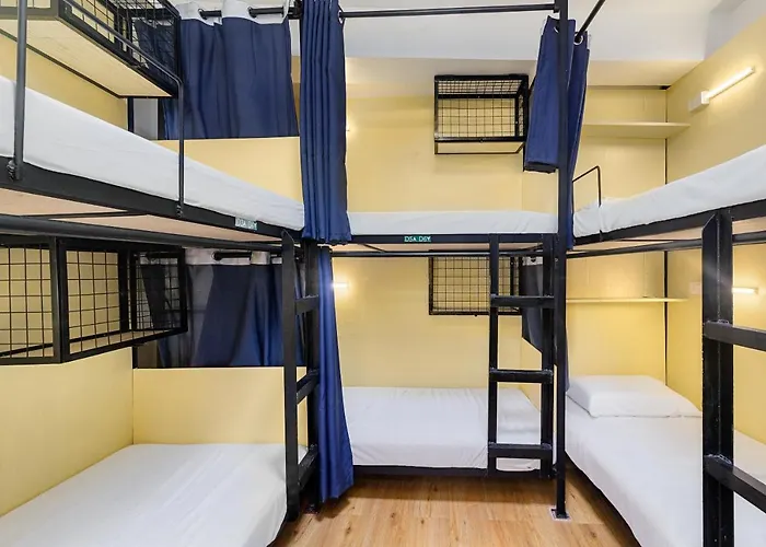 Hostel Nomad's Hub - Value Co-living Cebu