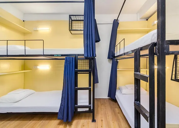 Nomad's Hub - Value Co-living Hostel *
