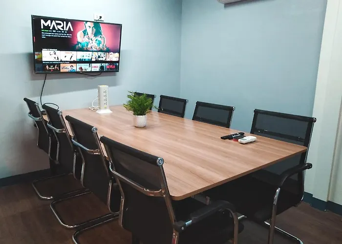 Nomad's Hub - Value Co-living Hostel