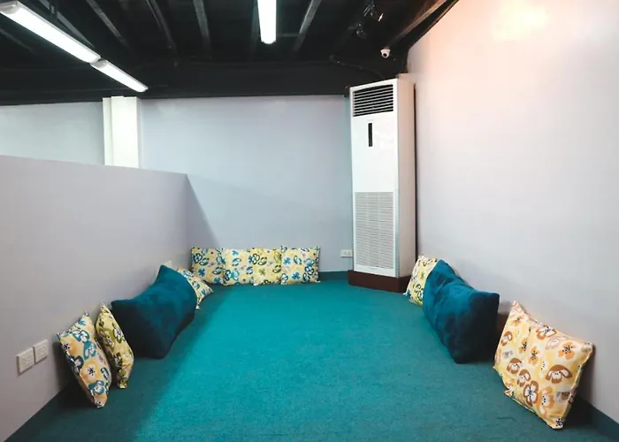 Hostel Nomad's Hub - Value Co-living