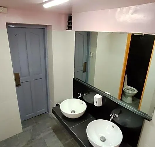 Nomad's Hub - Value Co-living * Cebu