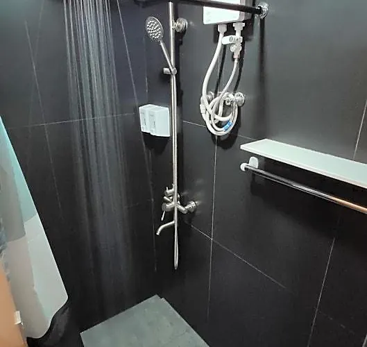 Hostel Nomad's Hub - Value Co-living *