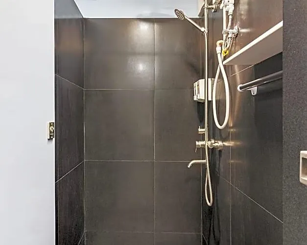 Hostel Nomad's Hub - Value Co-living Cebu